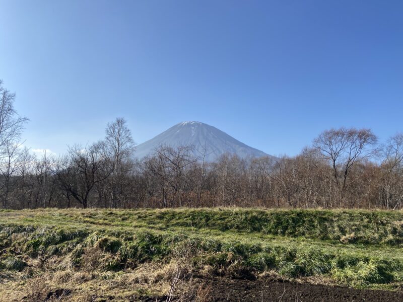 ほんの少し積雪の羊蹄山